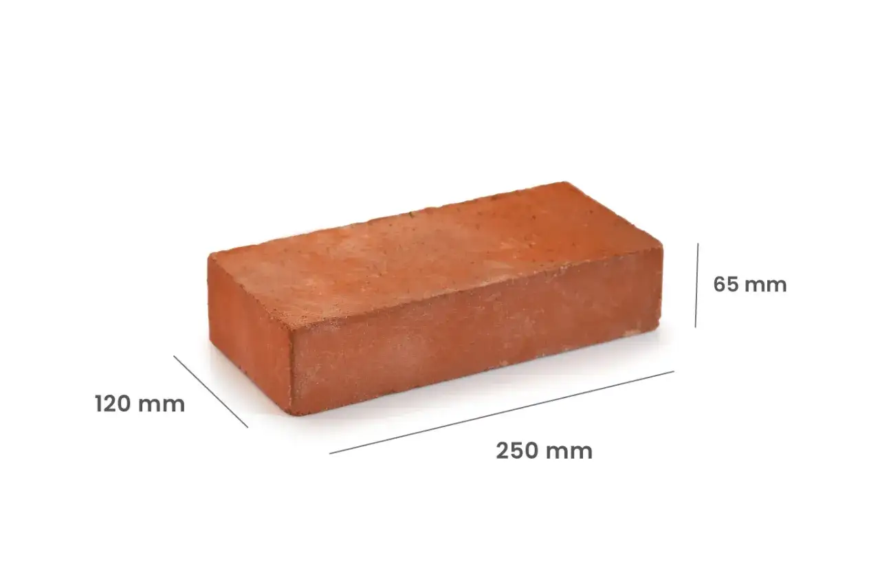 Czerwona cegła z zaznaczonymi wymiarami: 250 mm długości, 120 mm szerokości i 65 mm wysokości.