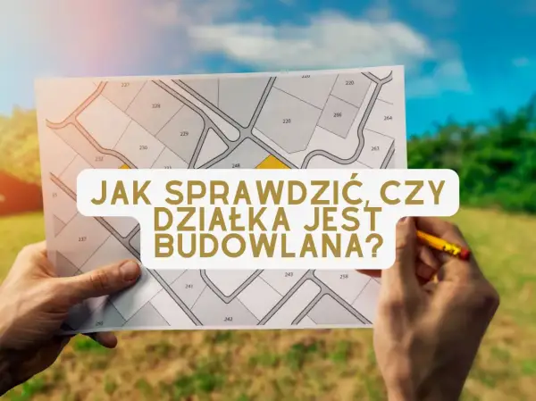 Rysunek działek z numerami, ręka trzymająca mapę i ołówek. Tekst: "Jak sprawdzić, czy działka jest budowlana?". Kluczowe jest uzyskanie decyzji o warunkach zabudowy.