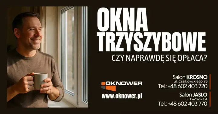 Uśmiechnięty mężczyzna z kubkiem kawy przy oknie. Reklama okna trzyszybowe.